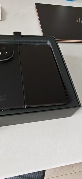 Vând Honor Magic V5