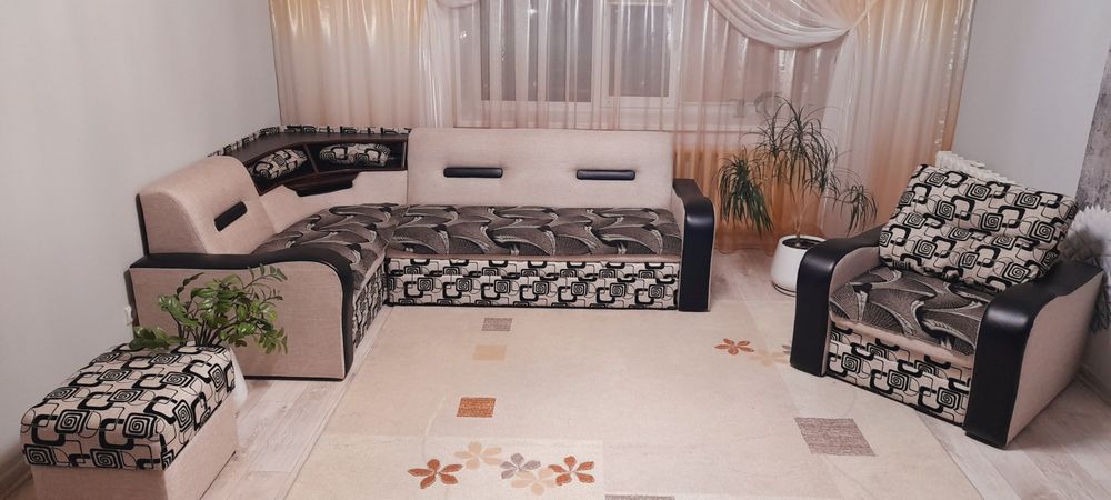 Диван, кресло, пуфик. За 84 тыс.
