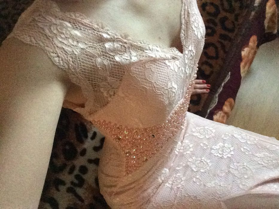 Rochie roz pudrat tip sirena