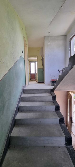 1785-Продава се триетажна тухлена на плоча къща в Гецово!