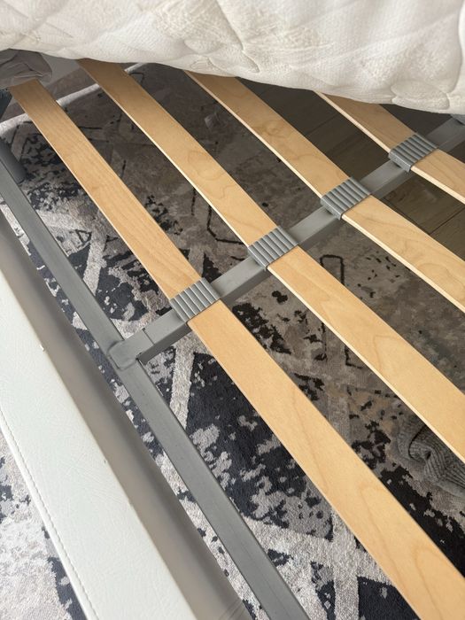 Двухспальная кровать