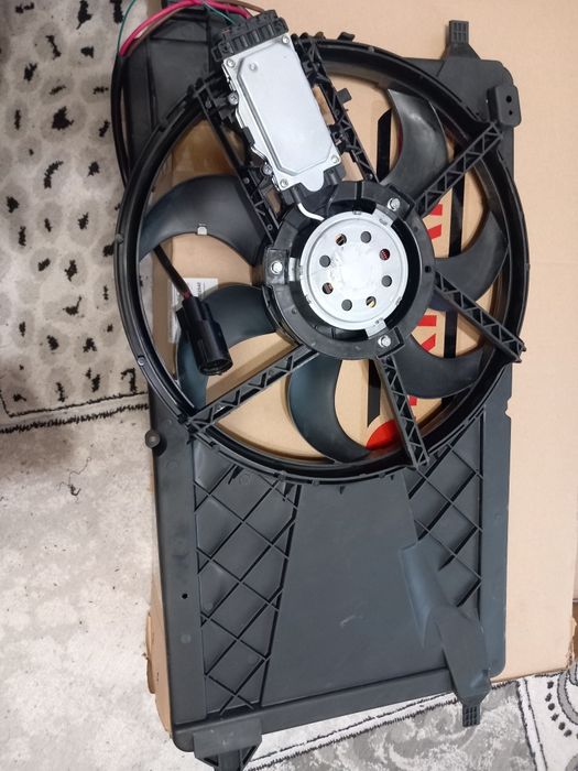 Vând electroventilator cu difuzor pentru ford focus 1.8 dizel an 2008