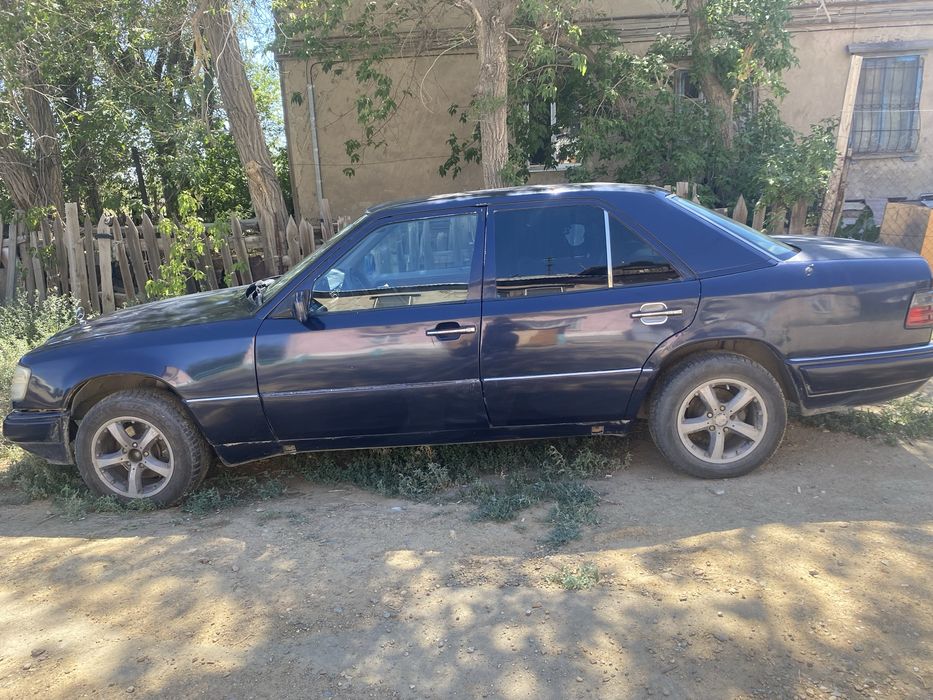 Продам машину мерседес бенз  124 е200