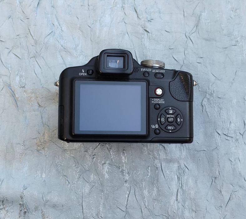 Vând aparat foto Panasonic Lumix!