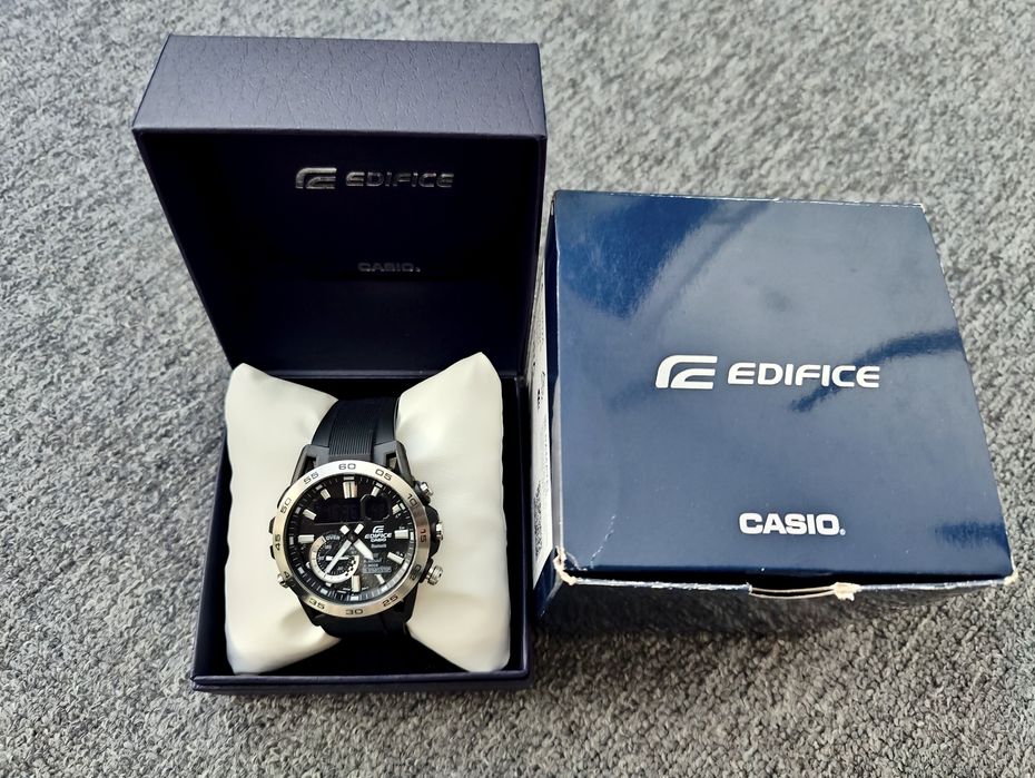 Часовник CASIO  Edifice  ECB-40P-1AEF