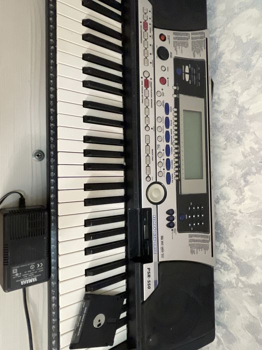 Yamaha PSR-550 синтезатор