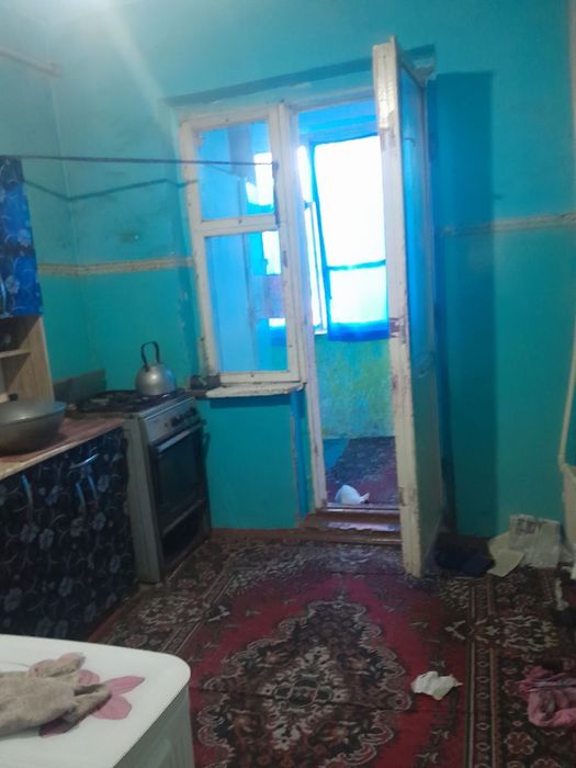 3 xonali Uy Sotiladi shahar markazida