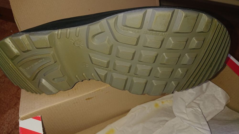 Ниски работни обувки Вюрт s3 с композитно бомбе и пластина номер 42