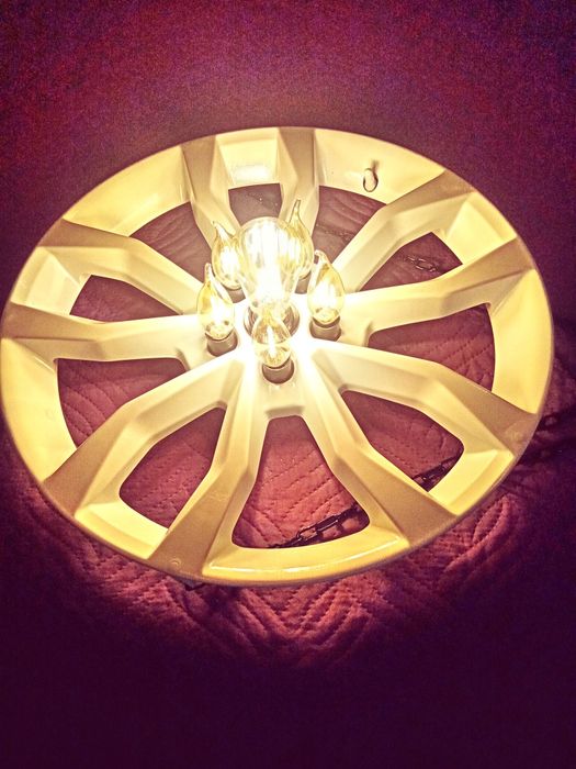 Стилен и величествен полилей