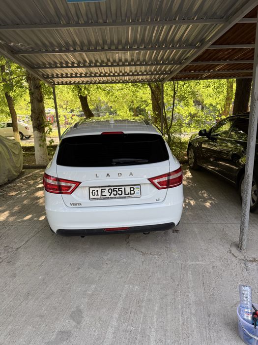 Продается Lada Vesta SW 1.8, 2020 года.