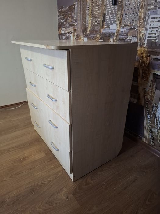 Комод светло-бежевый