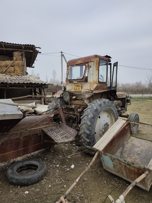 Трактор сотилади.