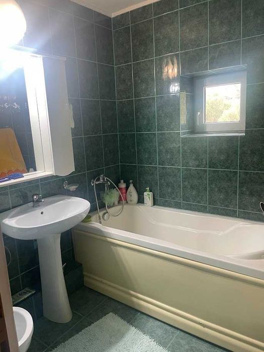 Apartament cu trei camere și garaj