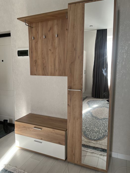 Прихожка с шкафом и зеркалом