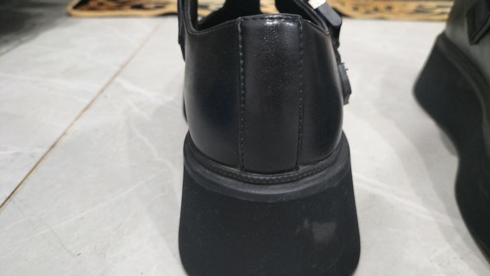 классические школьные туфли