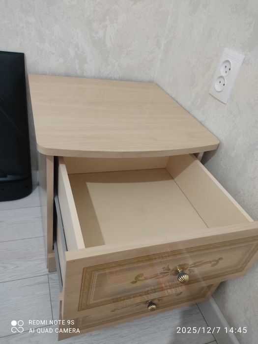 Тумбочки прикроватные