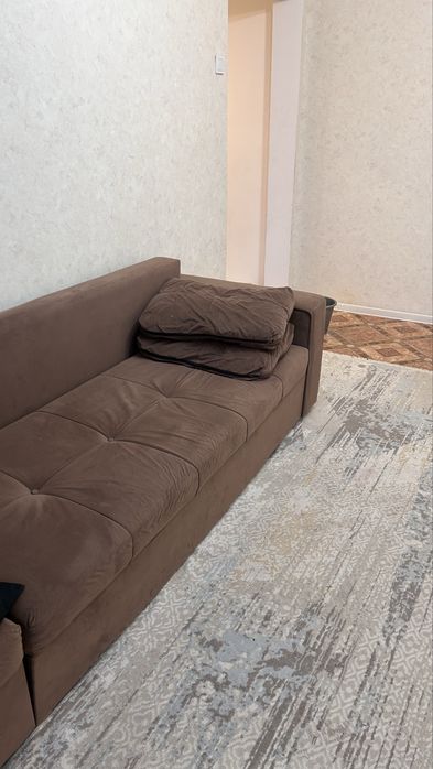 Диван в среднем состояний