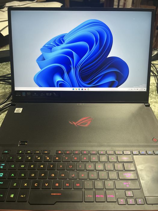 Asus rog Zephyrus S17 i7 -10750h 32gb ram