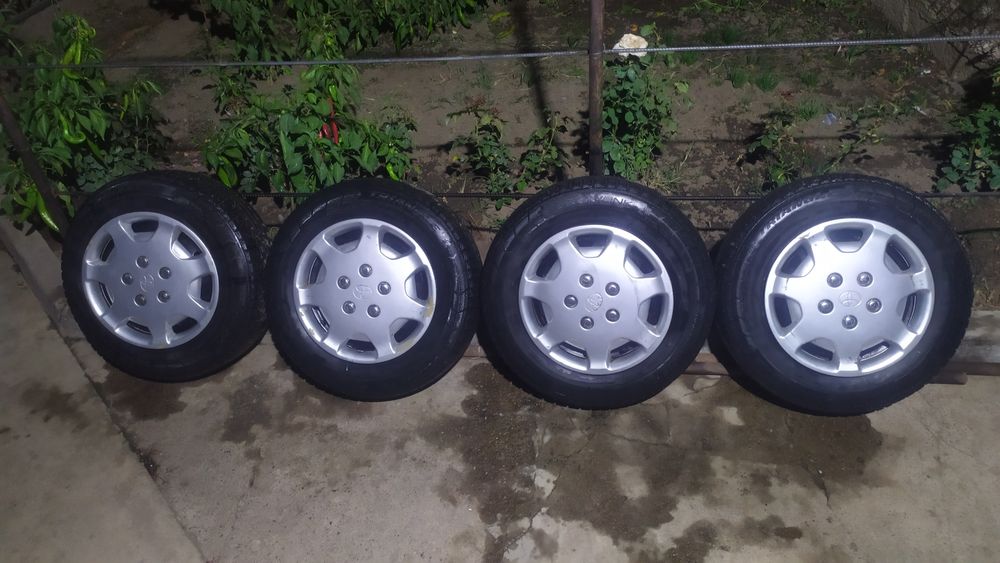 Диски с резиной и колпаками