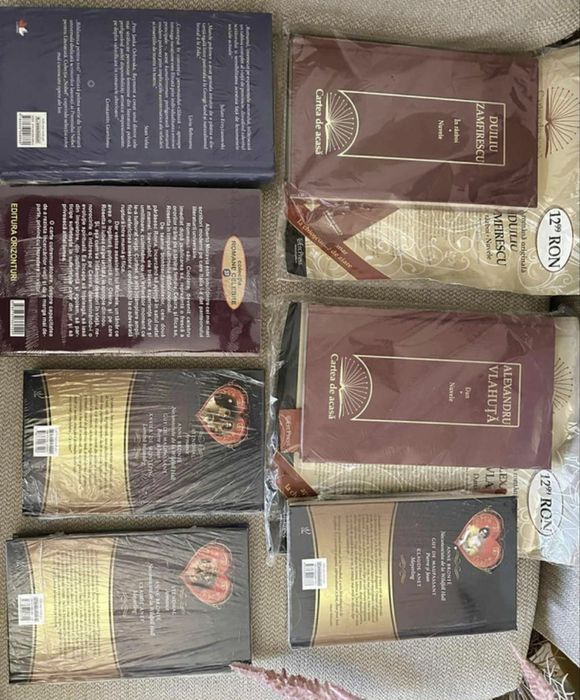 Vand titlurile din poza,infoliate,impecabile