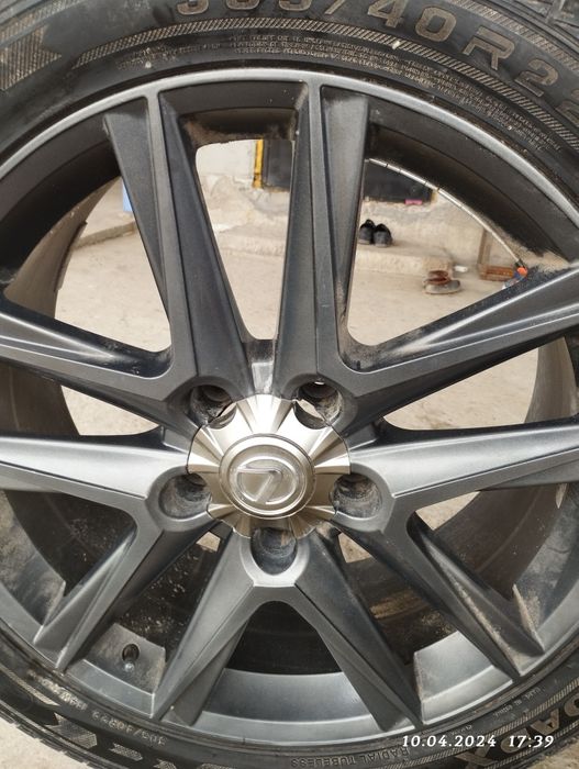 Продается диски с резинами на лексус 570