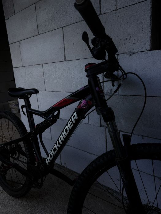 vand bicicleta rockrider st 530 mai multe detalii in pv( bicicleta v a veni cu pedale noi nu cele din poza) pret negociabil