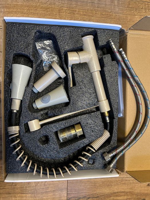 Baterie de bucatarie cu 2 functii de curgere si dus flexibil