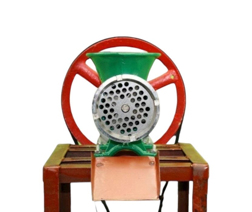 Качествена чугунена месомелачка с електромотор 1,5KW в ново състояние