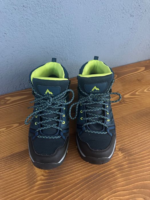 Планински обувки за сняг