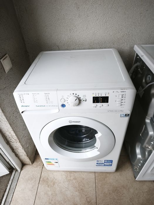 Mașina de spălat rufe Indesit
