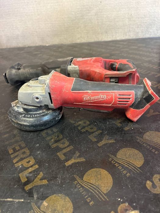 Милуоки прав трион ъглошлайф на батерии