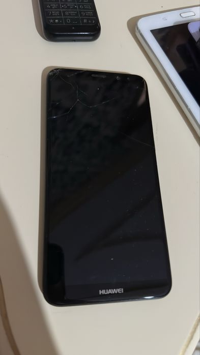 Смартфон на запчасти Huawei Mate10 lite