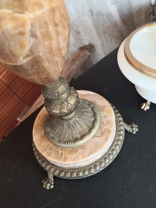 Стъклени лампи антични и пеелници