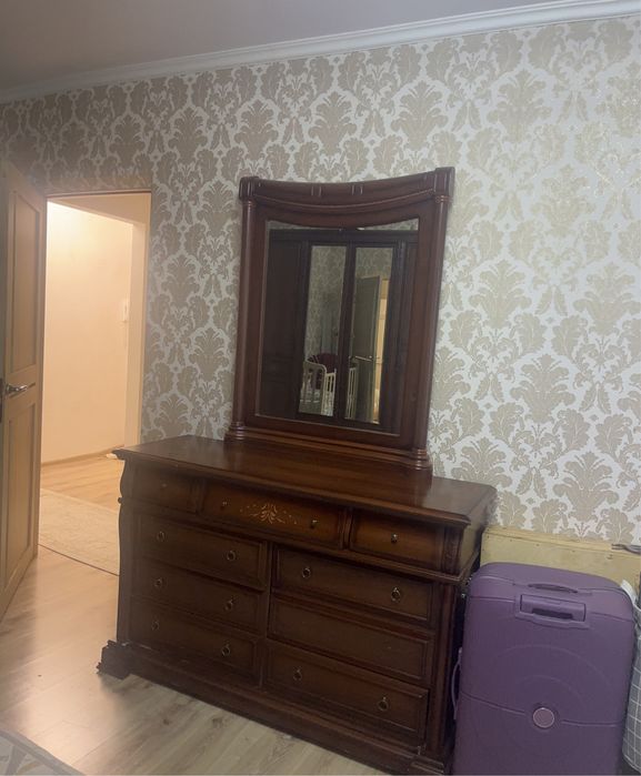 Продается комод и с двумя тумбочками