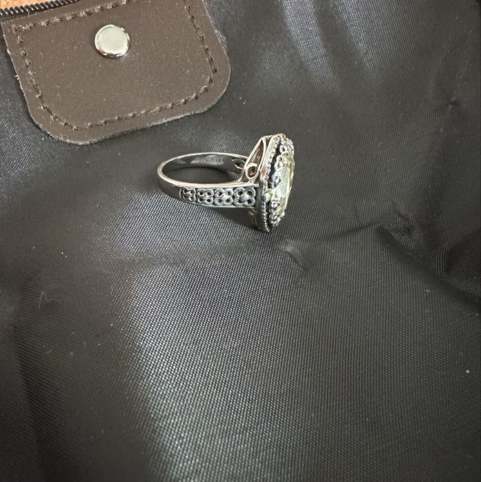 Продам серебрянное кольцо