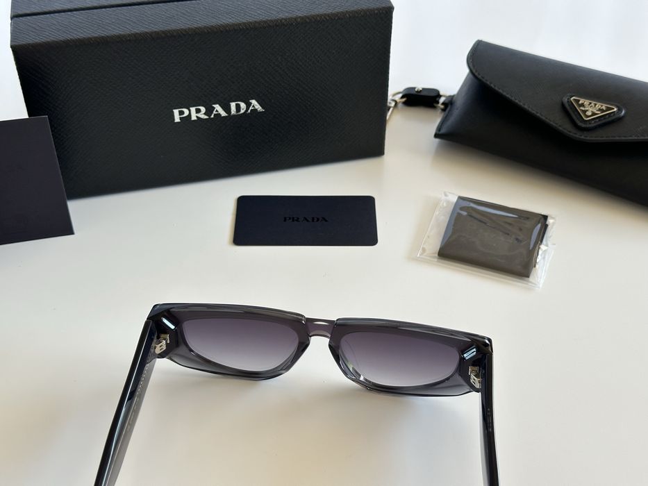 Слънчеви очила Prada