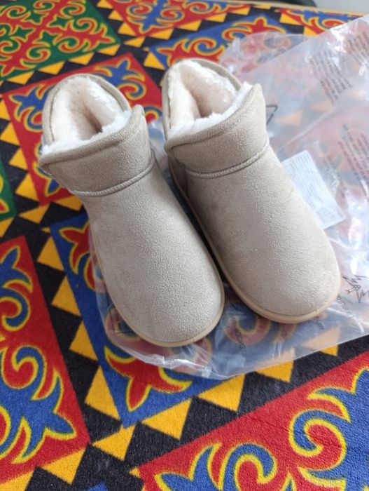 Продам детские угги