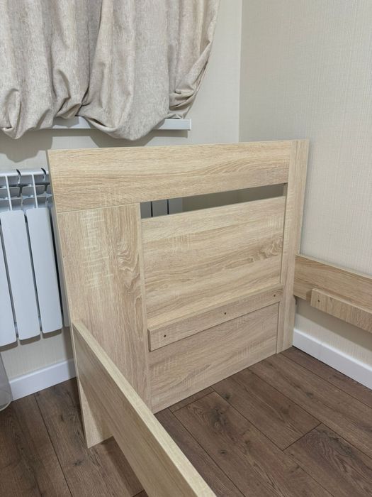 Кровать  размер 90*200  в хорошем  состоянии, доски есть