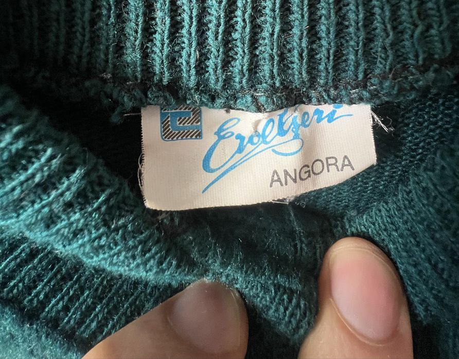 Pulover din angora cu broderie