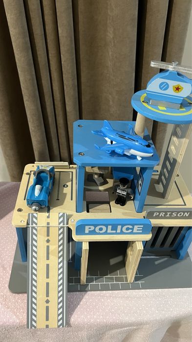 Дървена полицейска станция