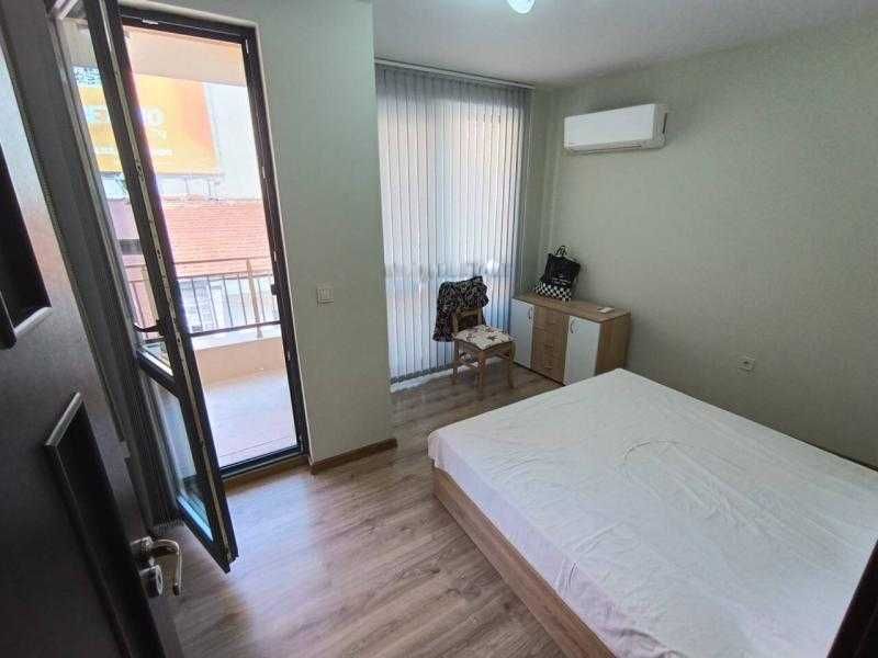 Дава се под наем Тристаен апартамент в Бургас, Център - 86 кв.м за 612 € - Снимка #4