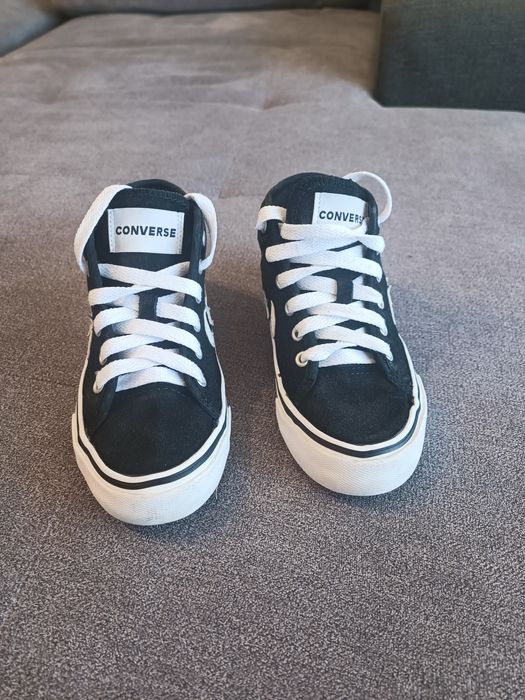 Детски спортни обувки