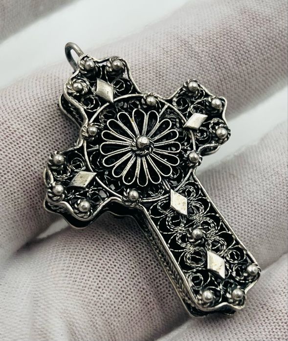 Филигранен сребърен кръст