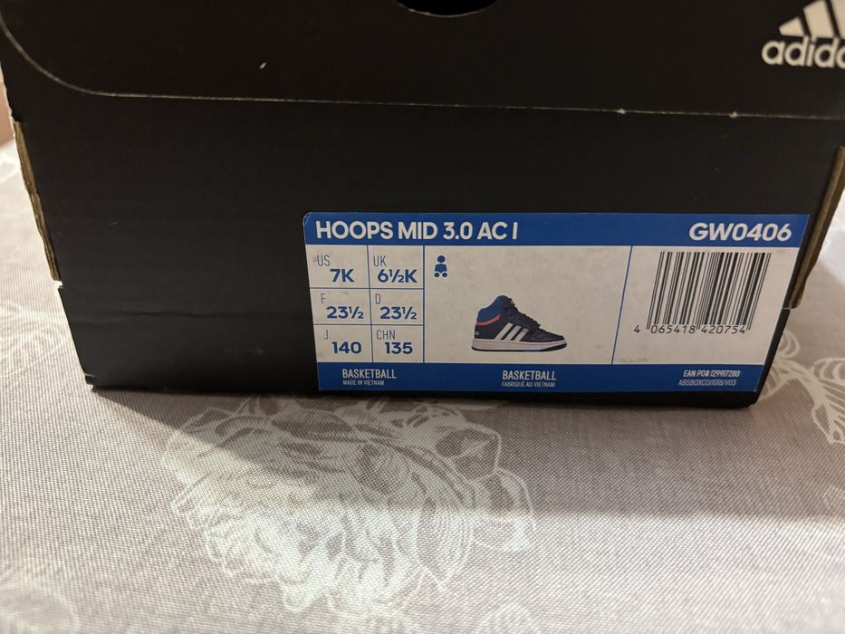 Нови Адидас боти  за момче