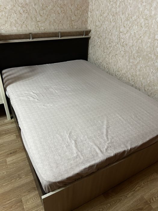 Продам двуспальную кровать