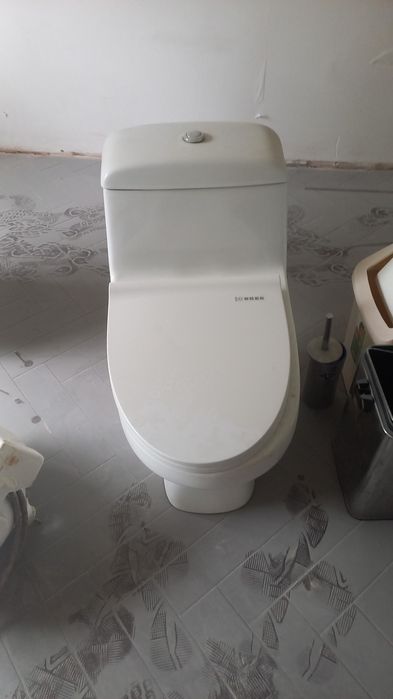 Продам унитаз монолитный