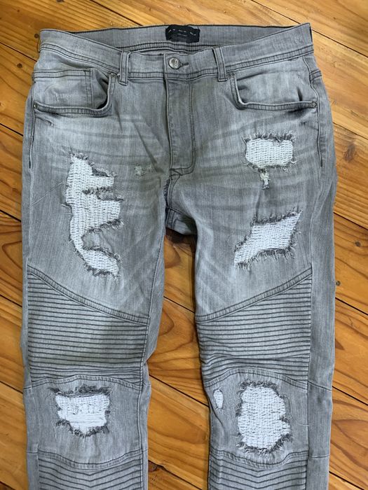 Vând blugi skinny gri