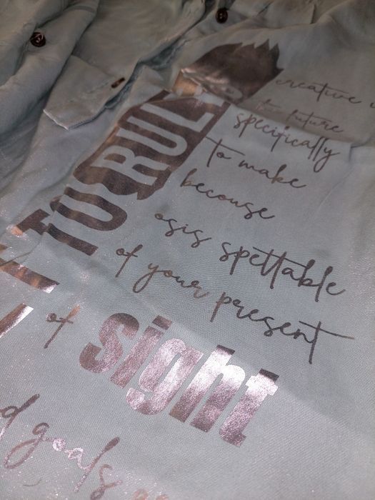 Дамска риза с надписи