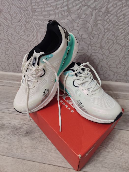 Кроссовки xtep фабричные