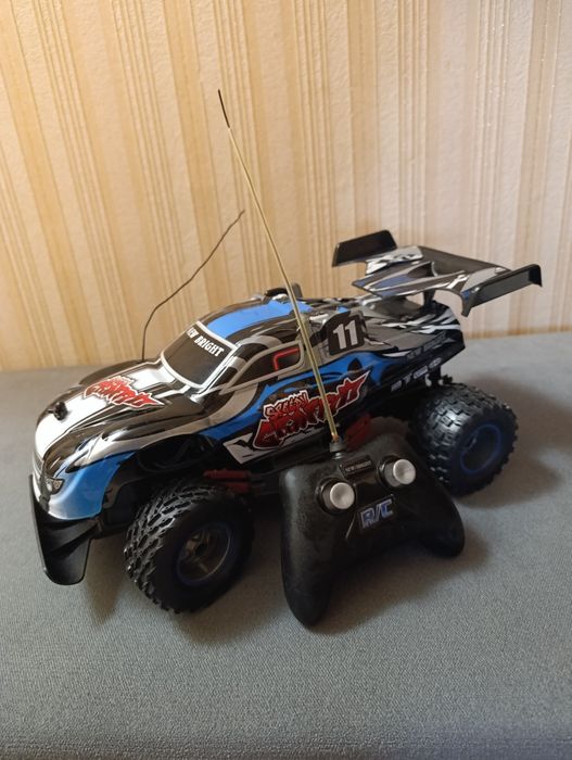 Продам джип на пульт управлений